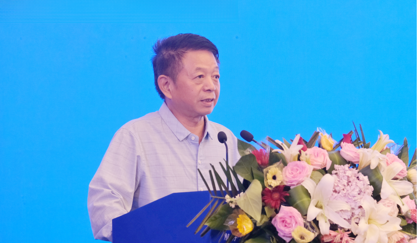 中国工程院院士、国家油菜产业技术体系首席科学家王汉中作主旨报告