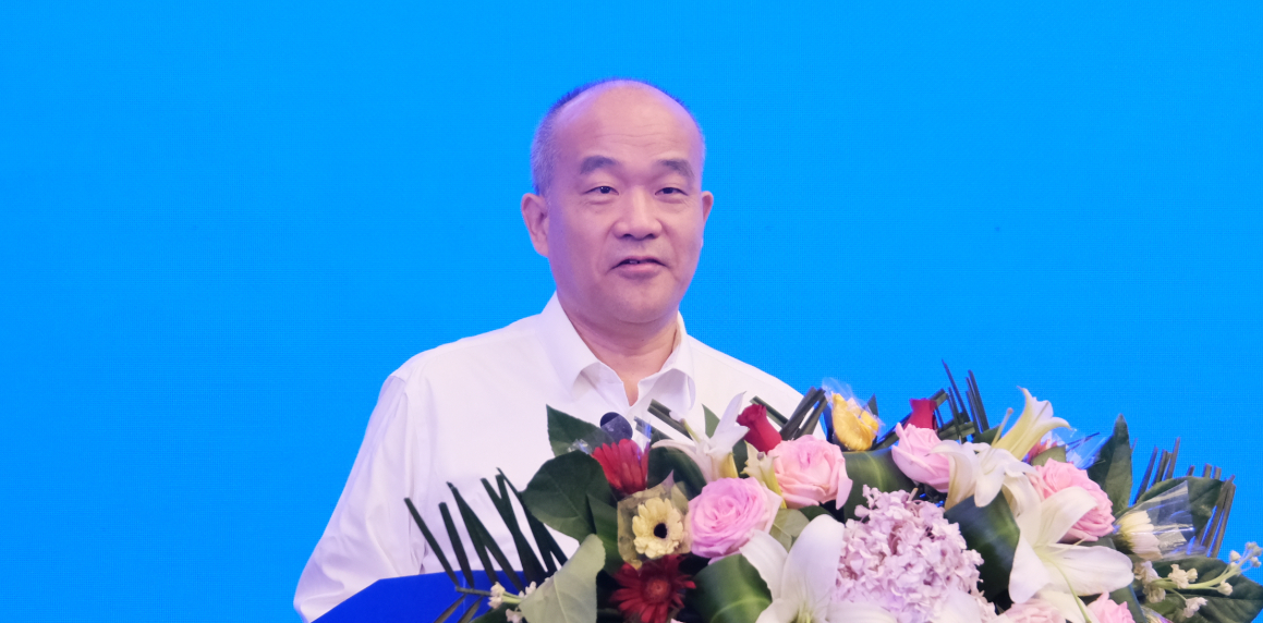 中国科学院院士、科学技术部党组成员、国家自然科学基金委员会党组书记、省科协主席窦贤康致开幕辞