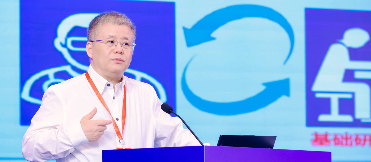 中国科学院院士，国家自然科学基金委员会副主任，肿瘤生物学家张学敏作主旨报告