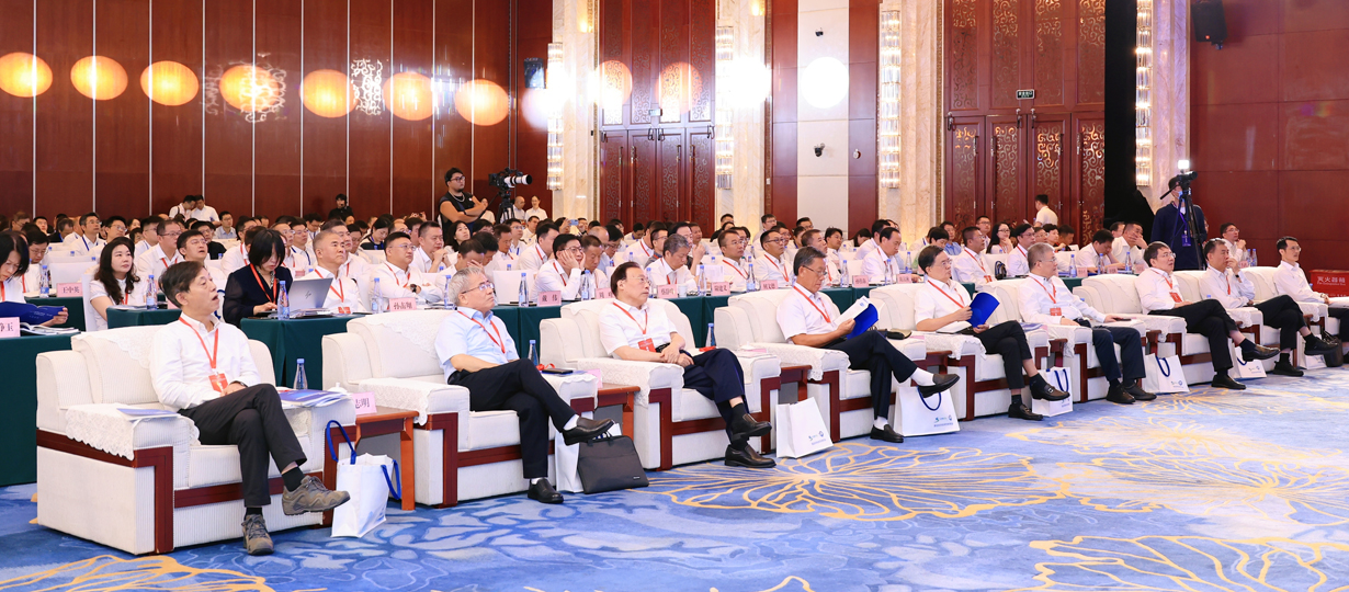 2025年湖北科学技术学术年会在武汉开幕（图为出席开幕式的领导和来宾）